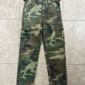 Rothco BDU Camo Pants Kids Size 14 
Waist: 25”-24”, length: 34”